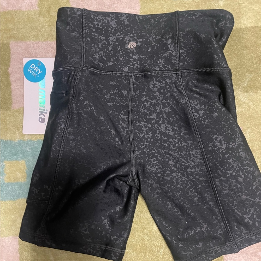 Marika Women's Textured Black Bike Shorts - Picture 4 of 4